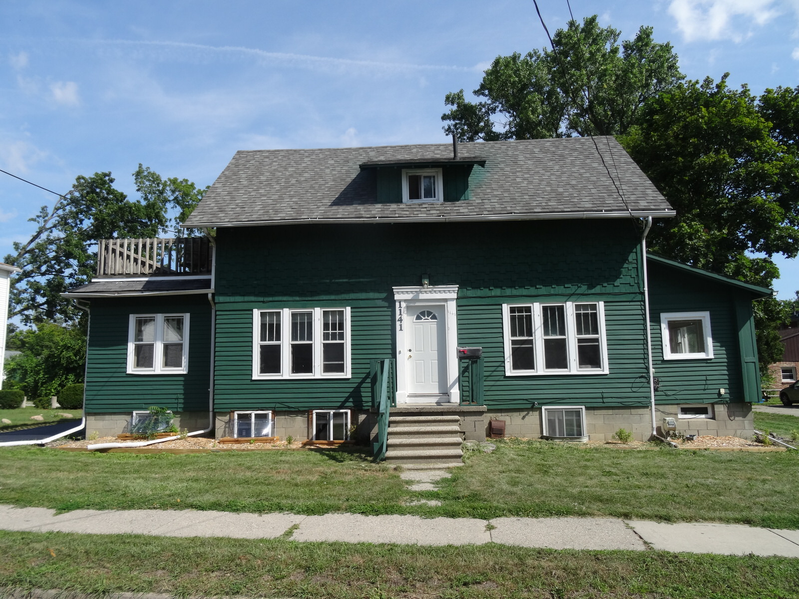 1141 Albert Ave, East Lansing Large House with 2 big Living Rooms