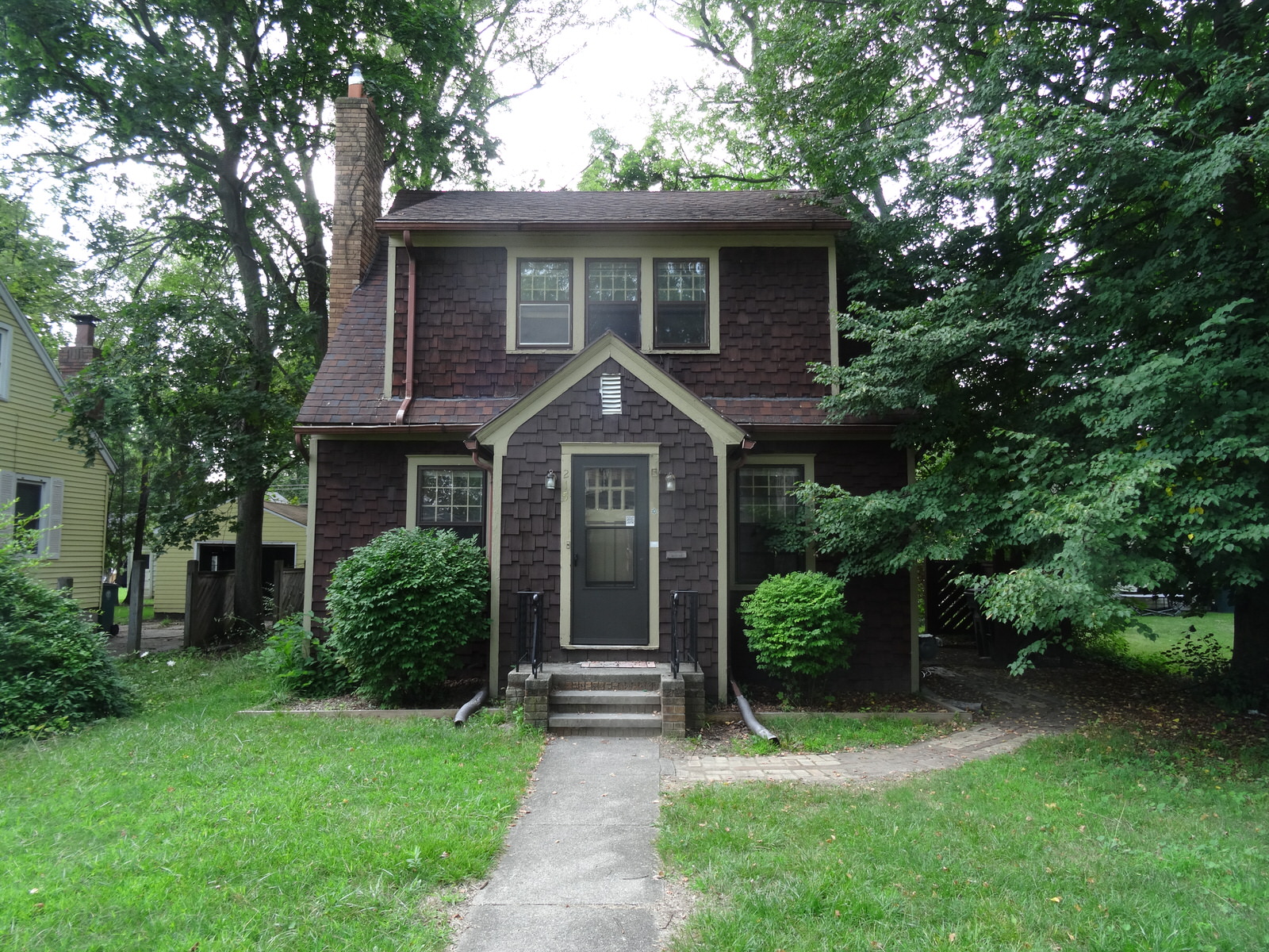 215 Kedzie St, East Lansing Top Quality House in Quiet Block close to