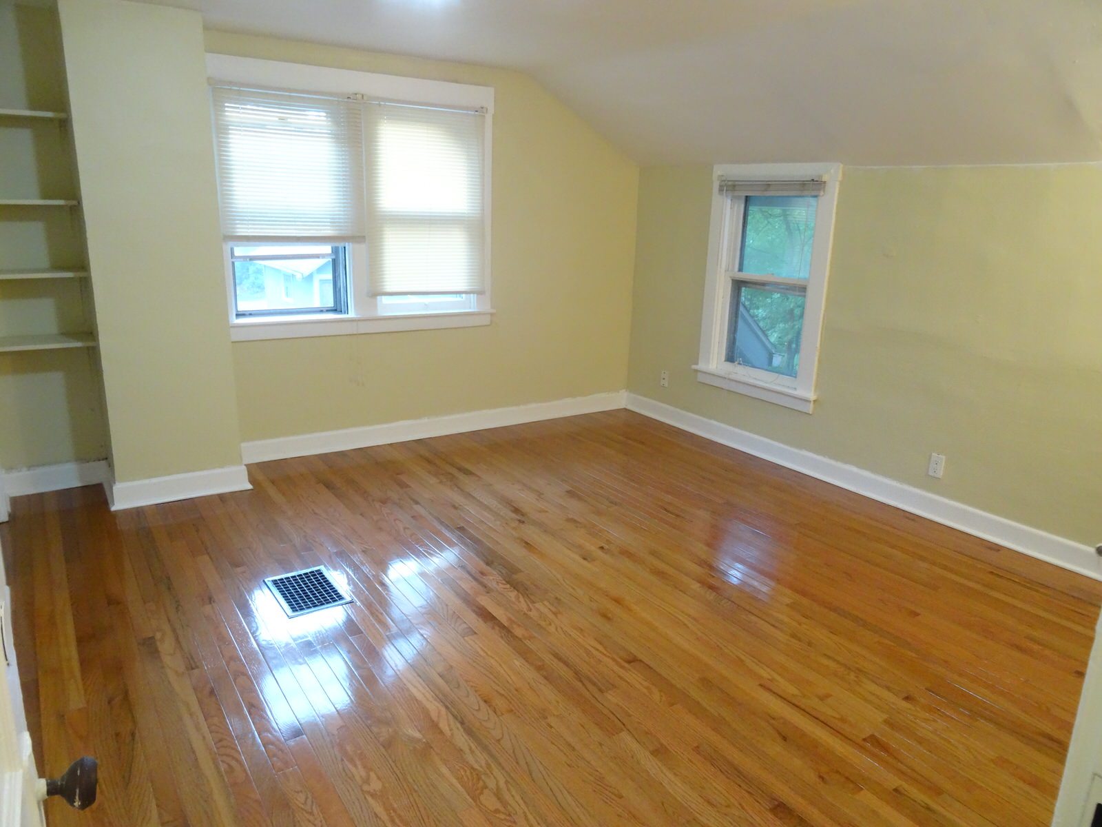 421 Charles St, East Lansing GREAT LOCATION and BACK YARD SRP Management