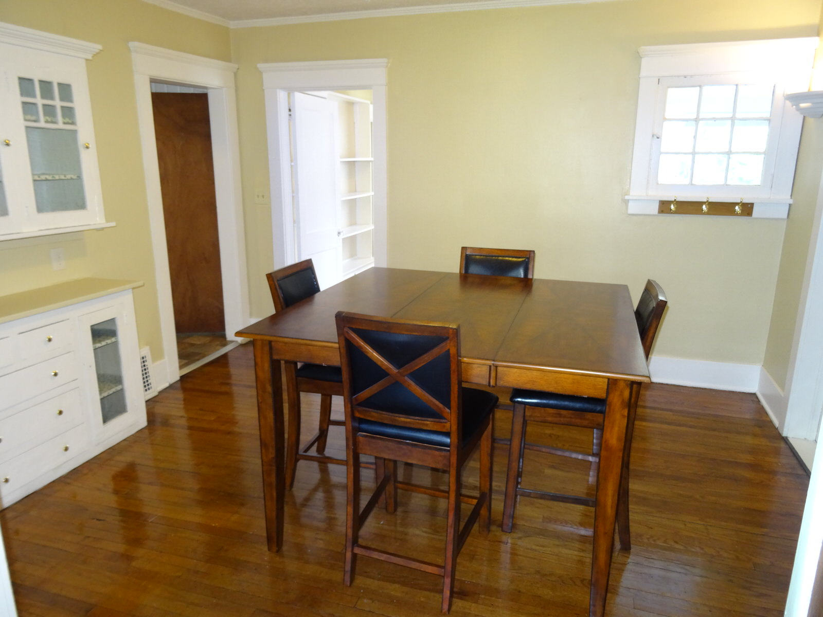 504 Abbot Rd, East Lansing Great downtown location, Beautiful Large LR