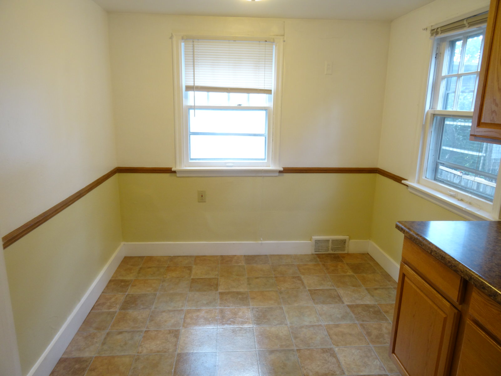 605 Grove St, East Lansing Great LR & DR area, 3 full baths SRP