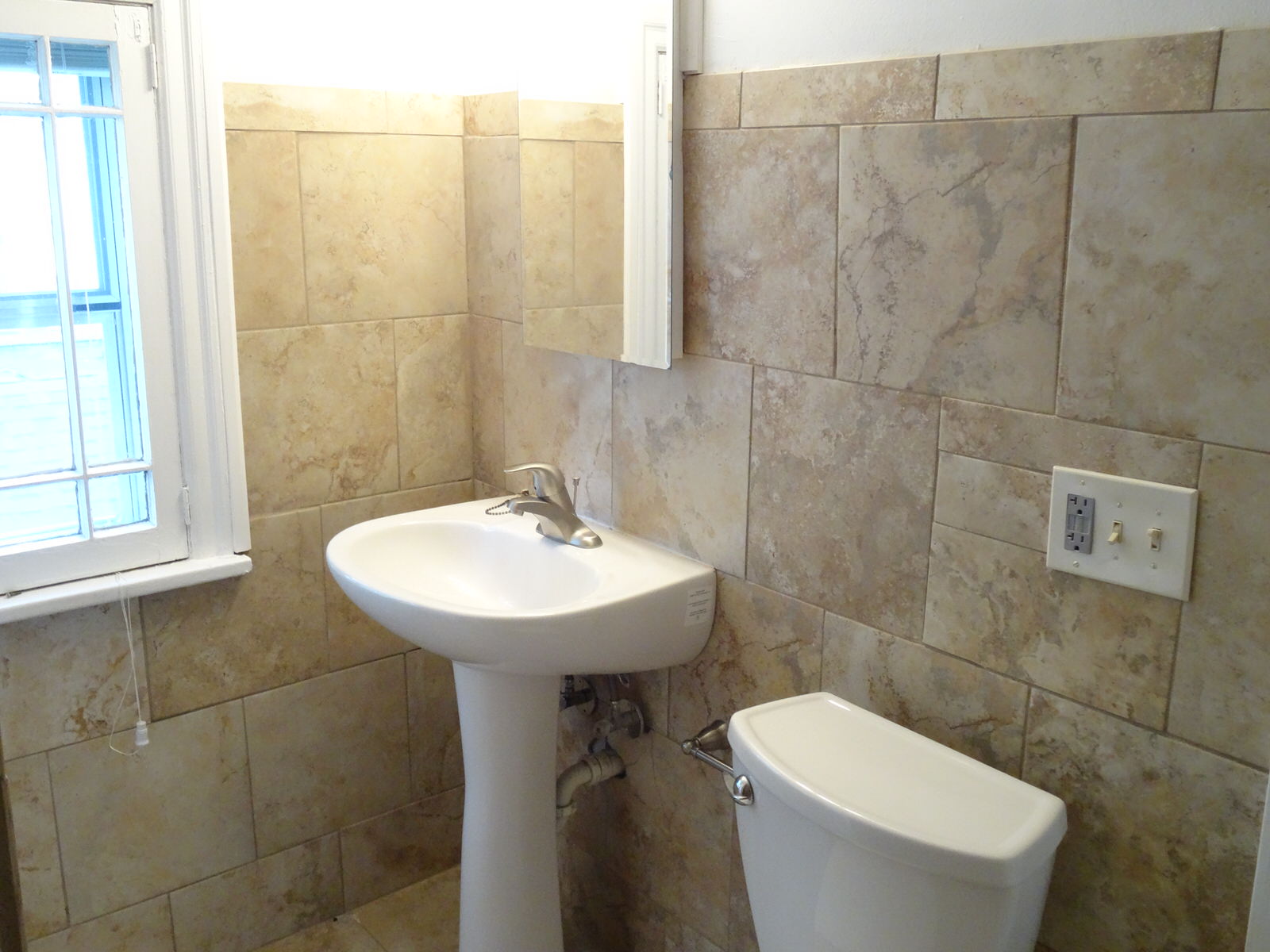 605 Grove St, East Lansing Great LR & DR area, 3 full baths SRP